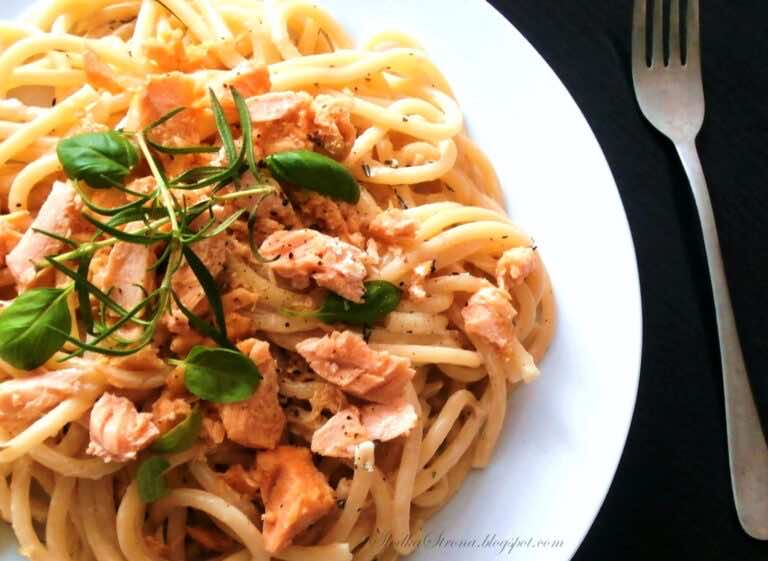 Makaron z Łososiem w Sosie Śmietanowym