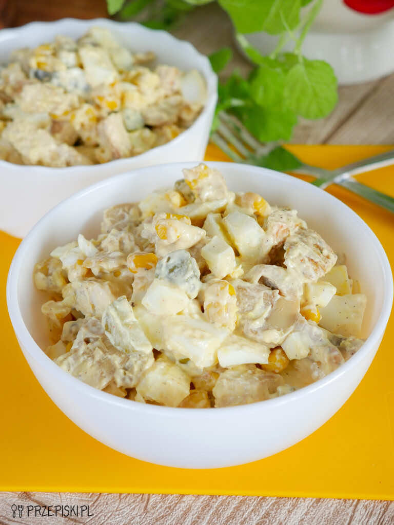 Sałatka z kurczakiem i pieczarkami marynowanymi