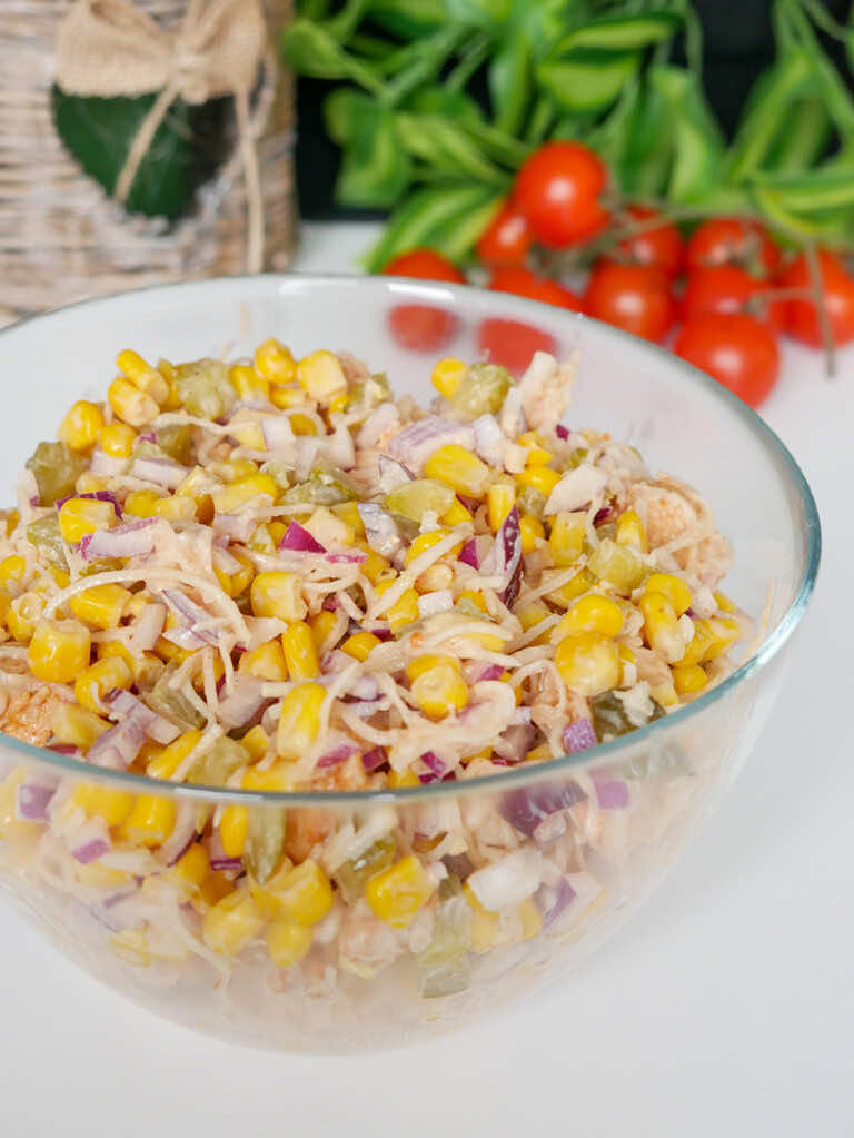 Sałatka z kurczakiem i selerem konserwowym – przepis