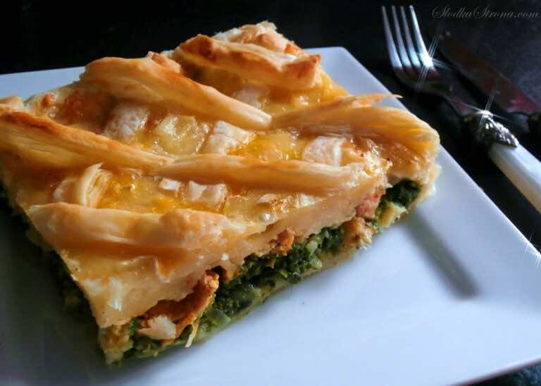 Tarta / Zapiekanka z Ciasta Francuskiego z Kurczakiem, Szpinakiem i Trzema Serami