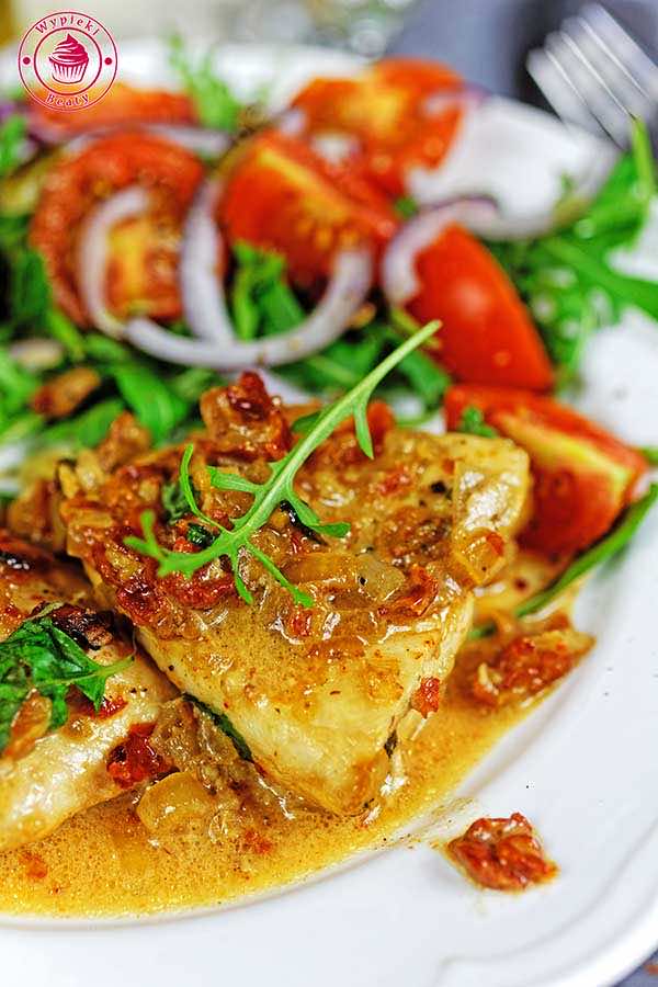 Kurczak z suszonymi pomidorami