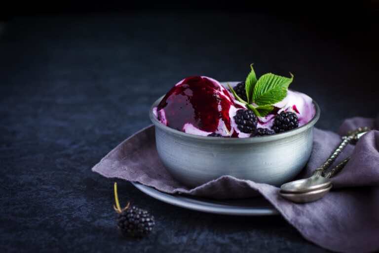 Domowe lody jagodowe