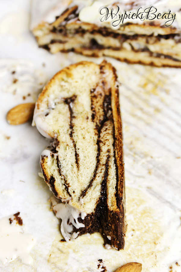 Migdałowa drożdżówka z czekoladą