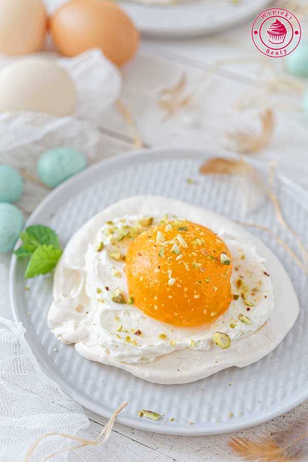 Pavlova jak jajko sadzone