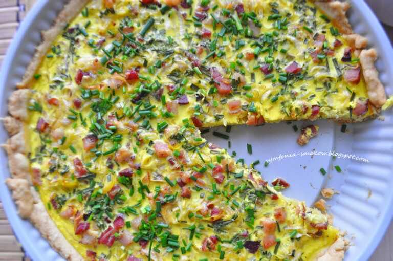 Wytrawna tarta z boczkiem, porem i szczypiorkiem