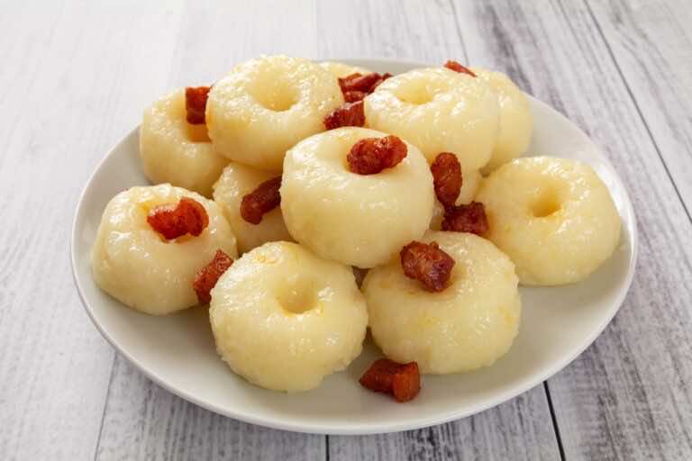 Kluski śląskie wyszły gumowe — zdradzamy jak tego uniknąć