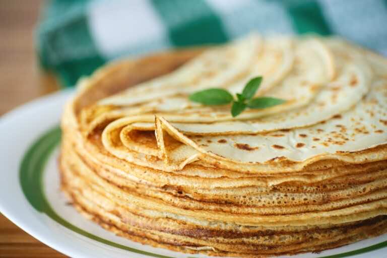 Jak zrobić cienkie naleśniki — idealne do zawijania krokietów